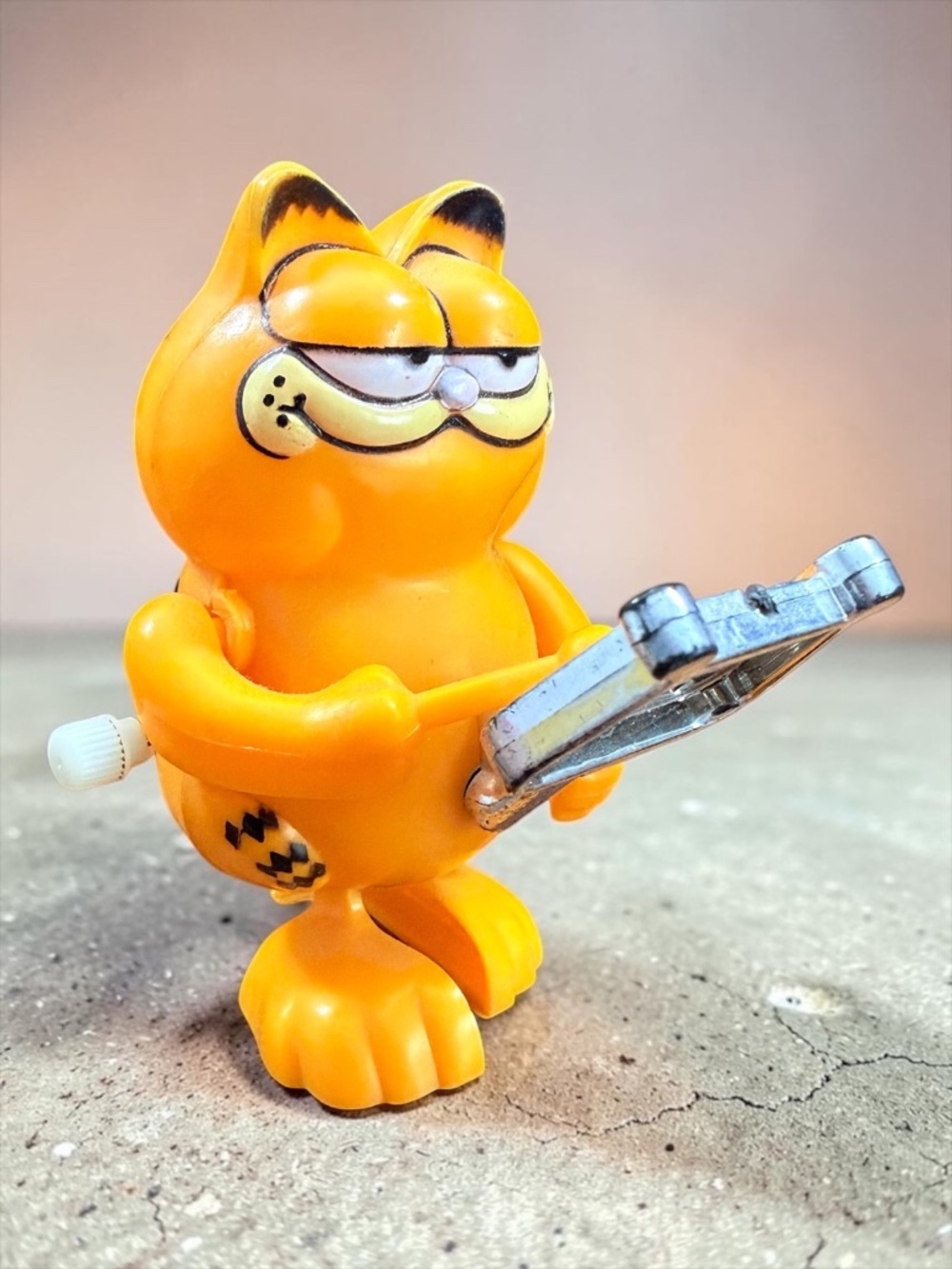 1978, 1981 UNITED FEATURE SYNDICATE, INC. Garfield Wind-Up Toy